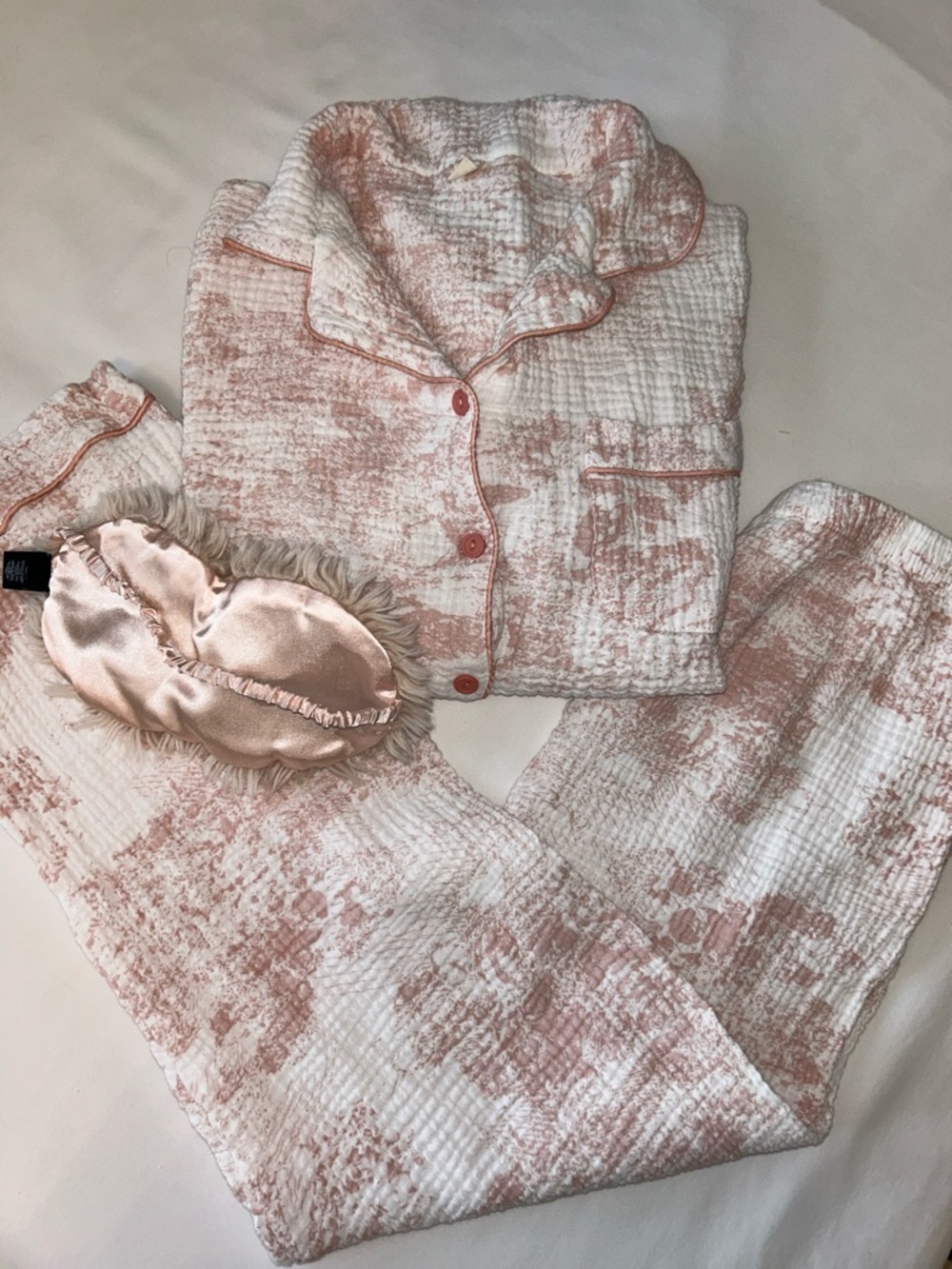 Cozy soft Pink Toile Print Quilted Pajama Set with bonus Satin Fur Eye Mask S